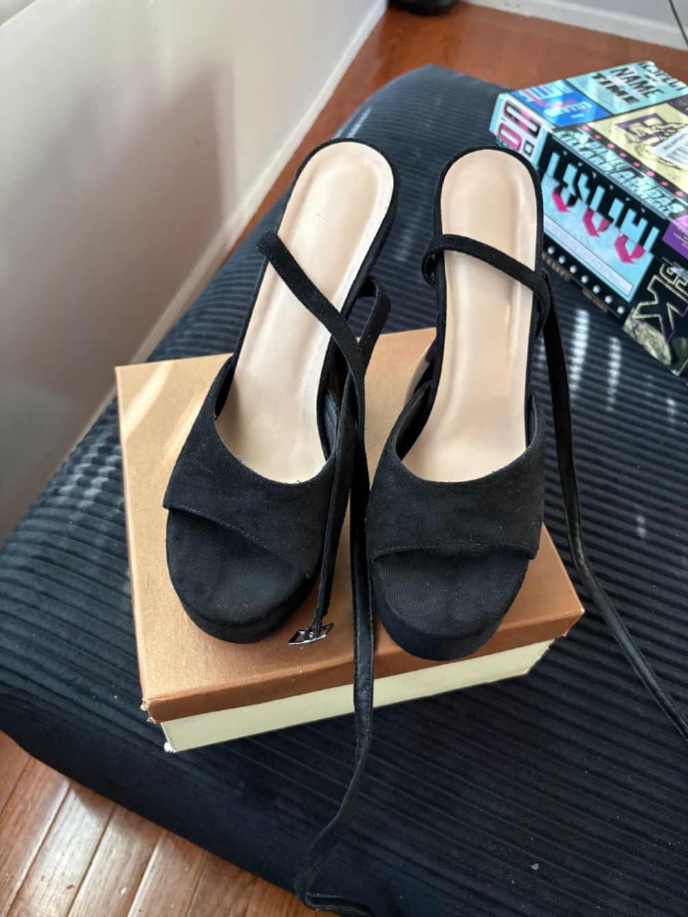 Black heels - Picture 2 of 3